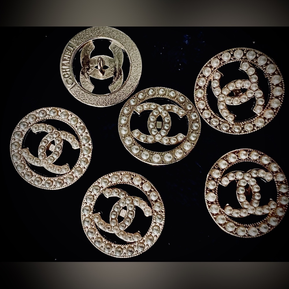 CC-(set of 6) 23mm=0.91”Pearl embellished golden alloy shanked buttons/stamped🤩